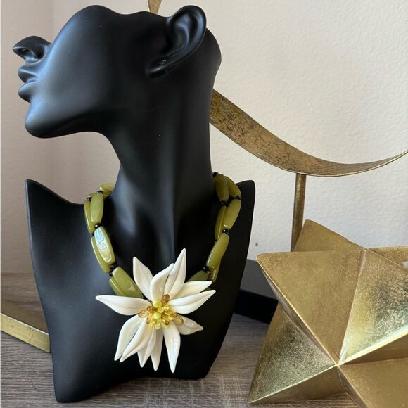 Bohemian white flower necklace A1105 - Picture 3 of 5